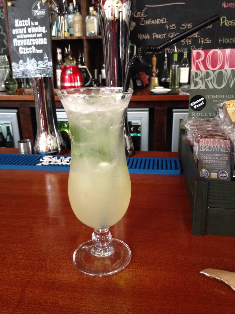 em_rose's tweet photo. Freshly made lemonade at @durnovariabar #sunshine #cocktailbar #winebar http://t.co/k2dXeYG4r2
