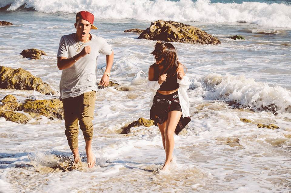 Im_Fine_Ok_'s tweet photo. Sei que to atrasada mais, OK ๐ป๐ป๐ป๐ป #BecstinIsReal #Becstin ๐ป๐ http://t.co/QRkR3KD44J
