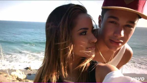 Im_Fine_Ok_'s tweet photo. Sei que to atrasada mais, OK ๐ป๐ป๐ป๐ป #BecstinIsReal #Becstin ๐ป๐ http://t.co/QRkR3KD44J