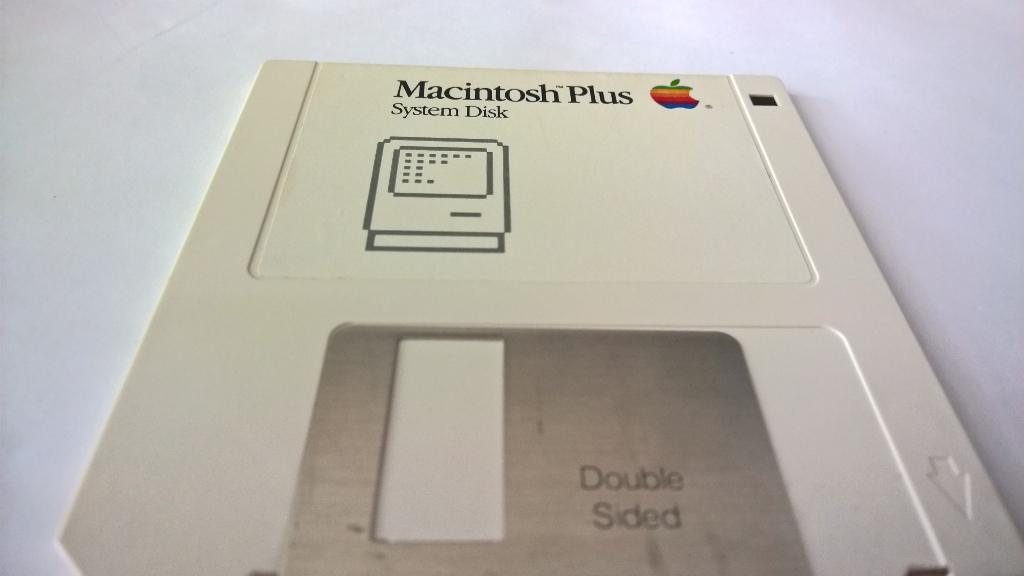 schilleriana's tweet image. #Macintosh #systemdisk
Wie soll ich diese Diskette (1985) vernichten?