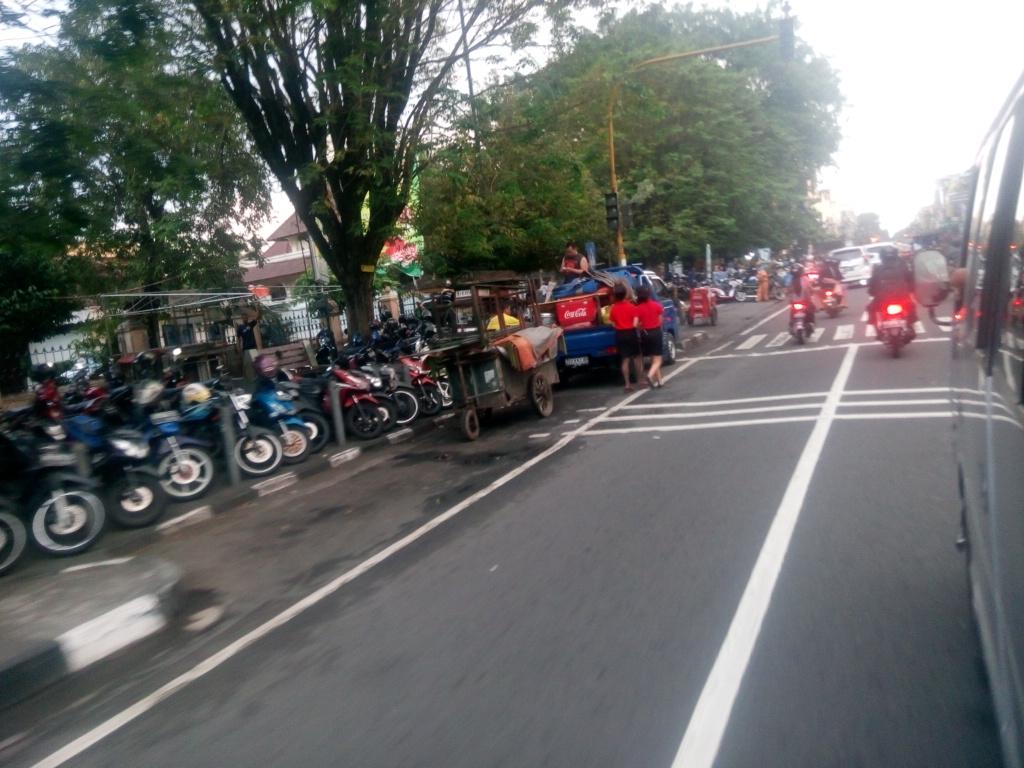 geforti7's tweet photo. Kita sudah ada dikawasan malioboro http://t.co/PQGGXXNJ9k