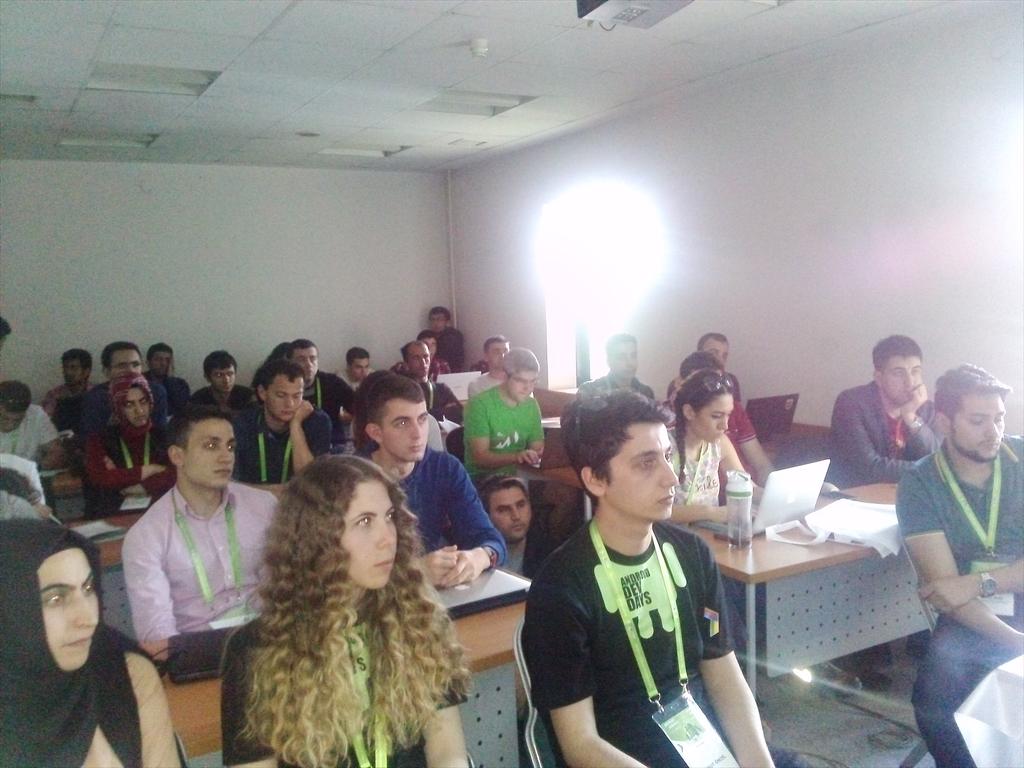 halil_iboooo's tweet photo. #AndroidDevDays #AndroidDeveloperDays. #gdg kerem İNCEÇAYIR`ın BLE teknolojisi ve nesnelerin interneti çalıştayı http://t.co/zYnXp31Q8J