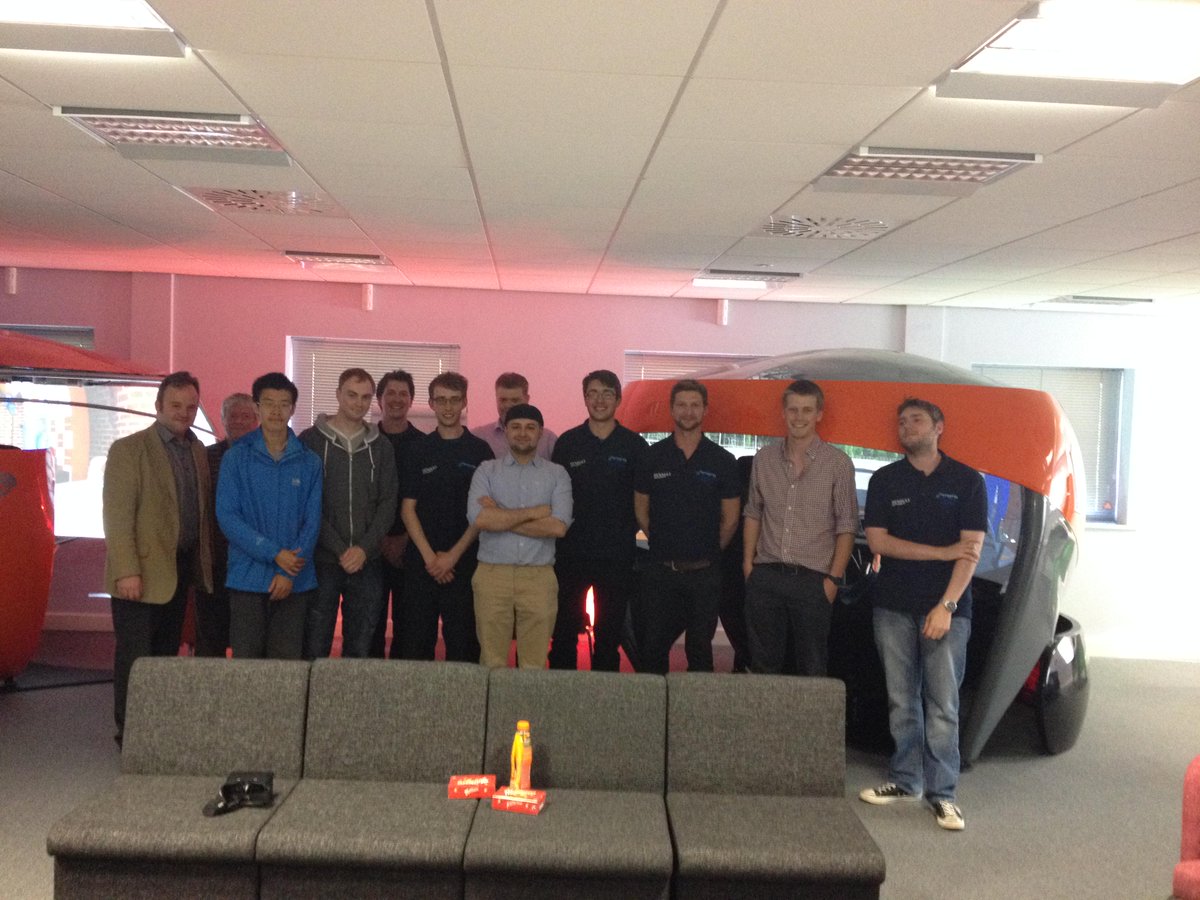 UWRacing's tweet photo. The team had a great evening last night with @WooteSocial and their driver simulators! #UWR #Simulatorracing http://t.co/cpE1FP97CR