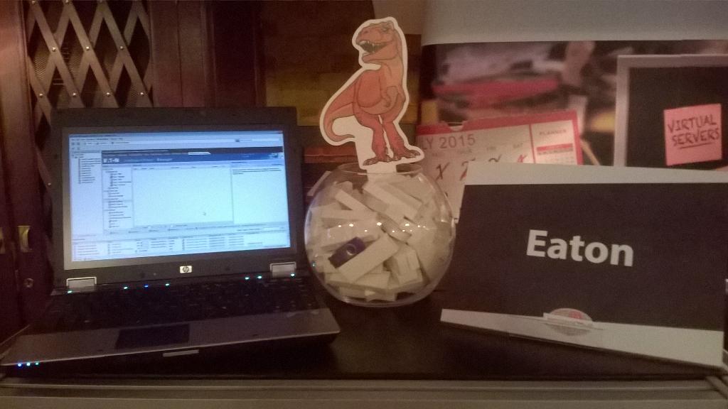 Dave_Doddie's tweet image. Spicerex getting familiar with @Eaton_UPS power management solution! #SpiceWorldLondon