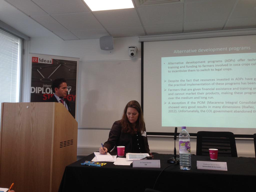 D.Mejía habla del cambio de política antinarcóticos en 2007 en Col. Y aumento de precio de cocaína en EU #lsecolpeace http://t.co/NGdTV5HKvB