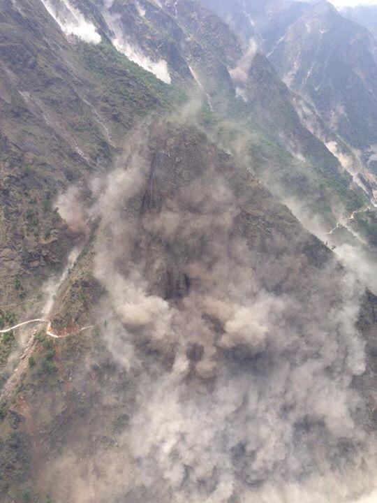 DoctorsForNepal's tweet photo. Another #EarthquakeInNepal shocking images from helicopter heading towards #Everest region http://t.co/lrDzaL6mAX