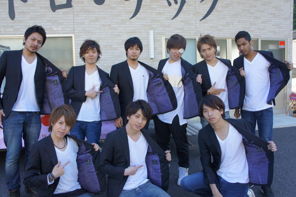 LoomNippon's tweet photo. 桜が3000本になって #南三陸 が桜の名所になる日が待ち遠しい。ジャケットの中は満開でしたよ。
センターの伊達政宗みたいな方は
 #L.A.F.U. の幻のメンバー？Rinちゃん
#KIBOU311 
#Dormeuil http://t.co/IrnUcgxQm0