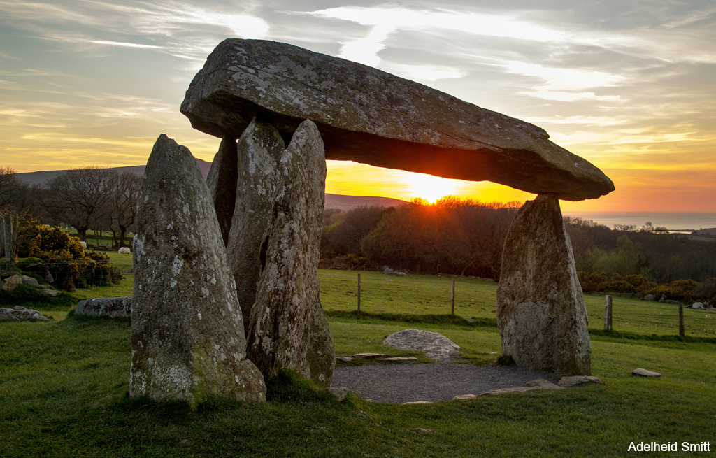BBCWales's tweet photo. The megalithic marvel of Pentre Ifan makes our #photooftheday » http://t.co/zpfK9PvoUT

Da iawn! http://t.co/jOguV1tz4Z