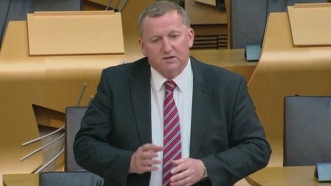 Labour MSP Alex Rowley calls for Jim Murphy to resign as Scottish leader bbc.in/1JEmSui