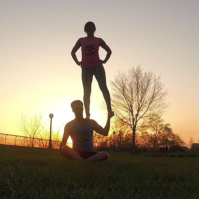 SmileyOm's tweet photo. We had a pretty sunset a couple days ago :) #AcroyogaOttawa #SmileyOm #Yoga #PartnerYoga #FitCouple #Fitness #Exerc… http://t.co/9q9BX2BnM3