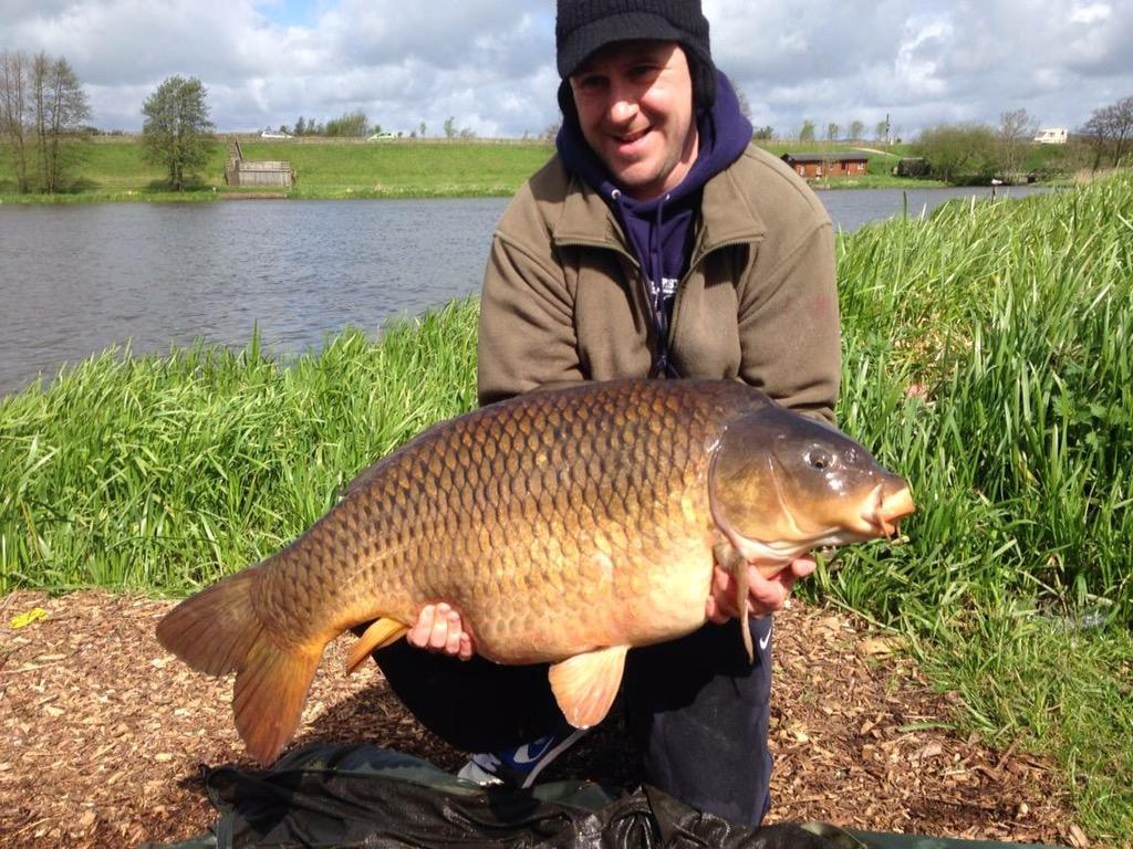 garfieldfowler's tweet photo. My mates only gone and caught one of the 40s tutti at 43lb new pb made up for him! #pendleview http://t.co/6jxIwRTsYF