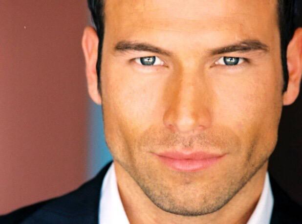 ¿Ya están listas para recibir a <a href="/RafaAmayaNunez/">Rafael Amaya</a>? Manda tus preguntas #RafaelAmayaUND