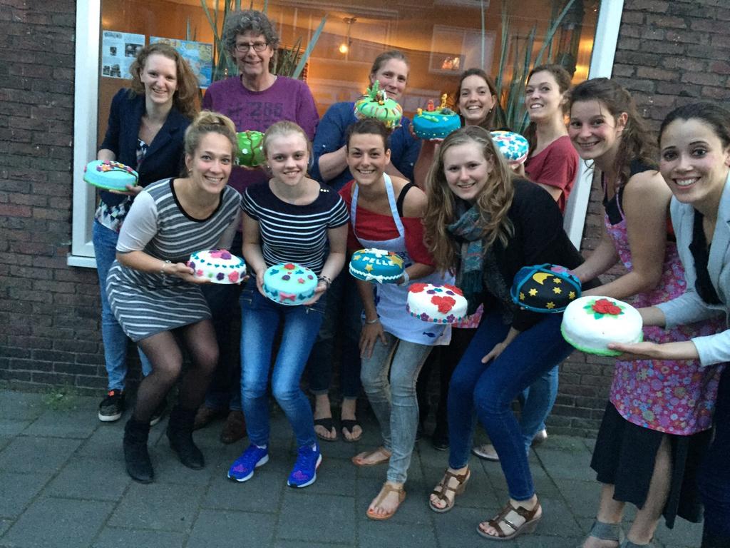 marjolijn787's tweet photo. De taartenworkshop was top! http://t.co/lMVK5z4YhY