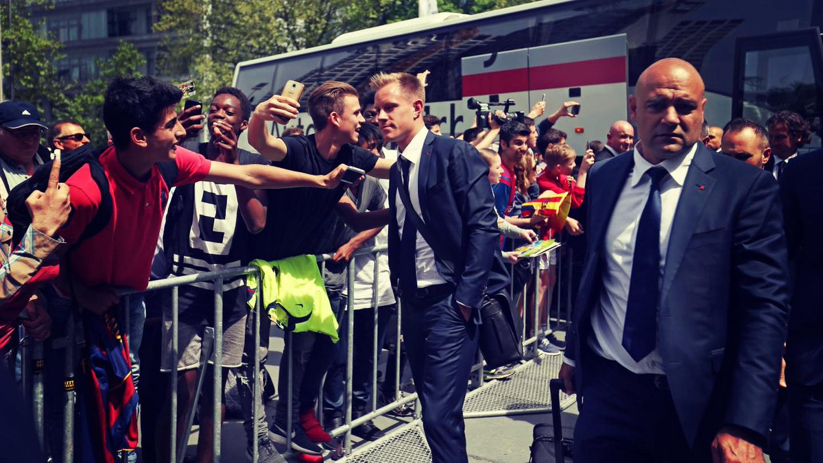 FCBarcelona_es's tweet photo. [VIDEO] La previa del @FCBayern v @FCBarcelona de @ligadecampeones desde dentro http://t.co/gs1cM5j0fP #UCL #FCBFCB http://t.co/N6u5ZMNorf