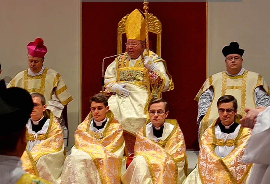 krick68's tweet photo. Zurück ins Mittelalter! #Haas #Kirche #Vaduz #Chrisam http://t.co/Q5vBtGO4l2 http://t.co/uxkCGbgMrH