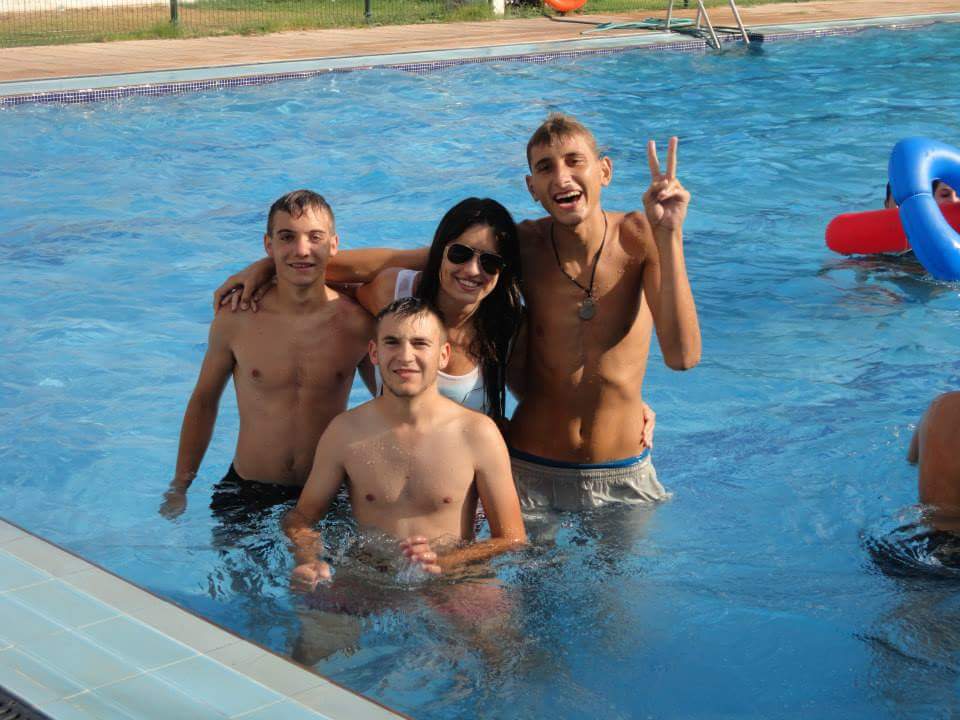 almudenaa31's tweet photo. Pagaría, por un baño en la piscina con mi gente. 
#piscina #socorrista #calorsitorico#energía #puravida http://t.co/E0l758EXuA