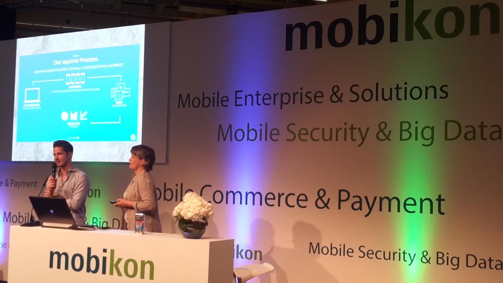 bomawards's tweet photo. #Enterprise-Sieger @appinio_DE mit der #bom15-Juryvorsitzenden Heike Scholz auf der #mobikon-Bühne: Glückwunsch! http://t.co/1tHyAgPS2v