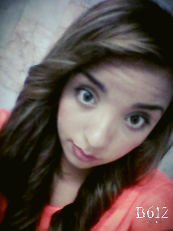litzyparedes51's tweet photo. Me gustan. Las selfies http://t.co/DU0EOMV6T8