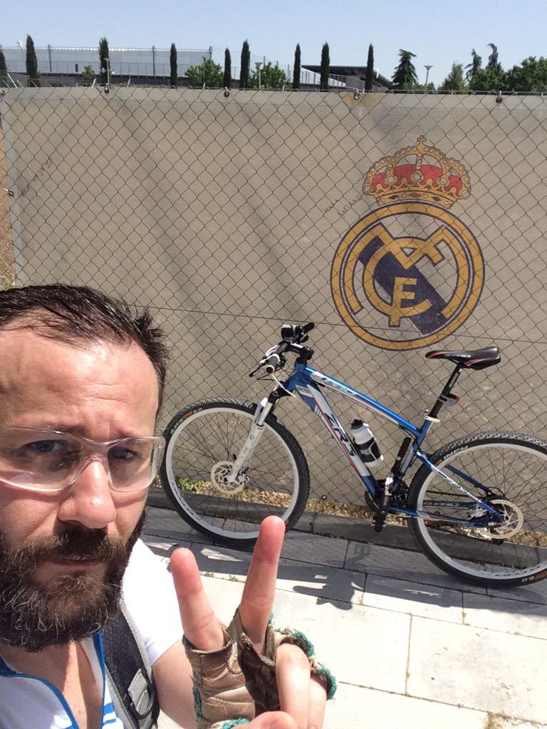 walpurgis666's tweet photo. #bicicleando por #Madrid #vadebebas #bicicleta #CiudadDeportiva @realmadrid http://t.co/hA7JmcqFz8
