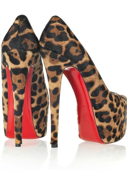 BritishVogue's tweet image. Shoe wars – why @LouboutinWorld is heading back to court again: vogue.uk/3xmCZd