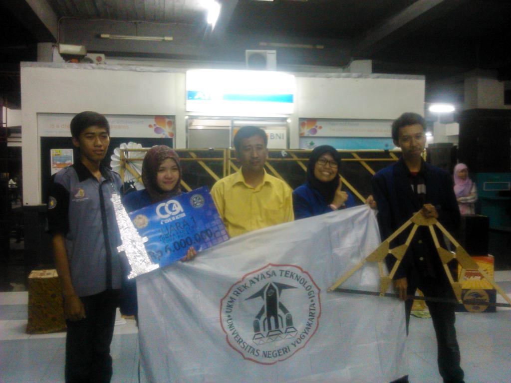 jogjamedia's tweet photo. Slmt kpd tim UNY yg meraih Juara 1 lomba rncang kuda2 Nasional di UGM #CIA4 http://t.co/m1QKTYcWfQ via @hmtsp_ftuny