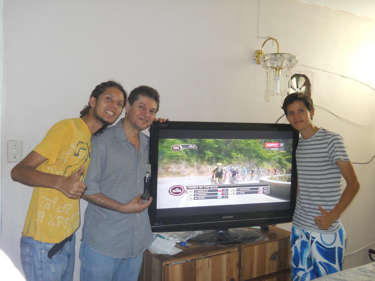 LuqueAlberto's tweet image. Desde Venezuela en familia apoyando a Monsalve en el #GiroxESPN