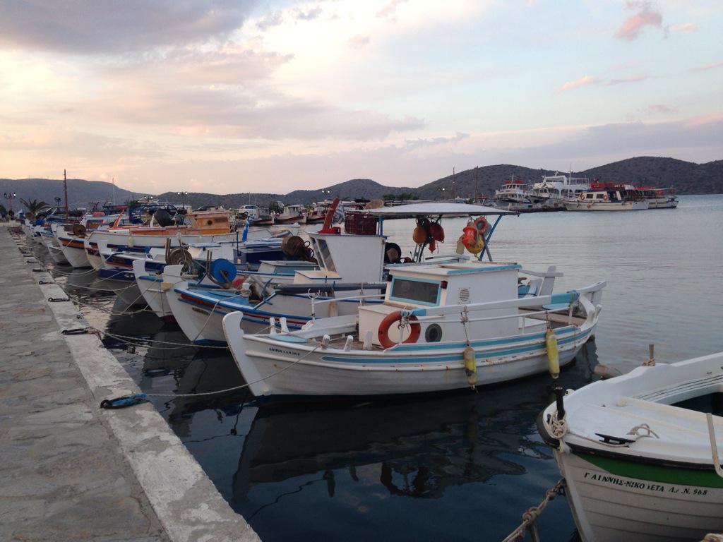 kellymlwarren1's tweet photo. No I'm not working on a fish counter, however I live in a fishing village #likehome #walkhome #notbraintree #proud http://t.co/VO4AkvtQoz