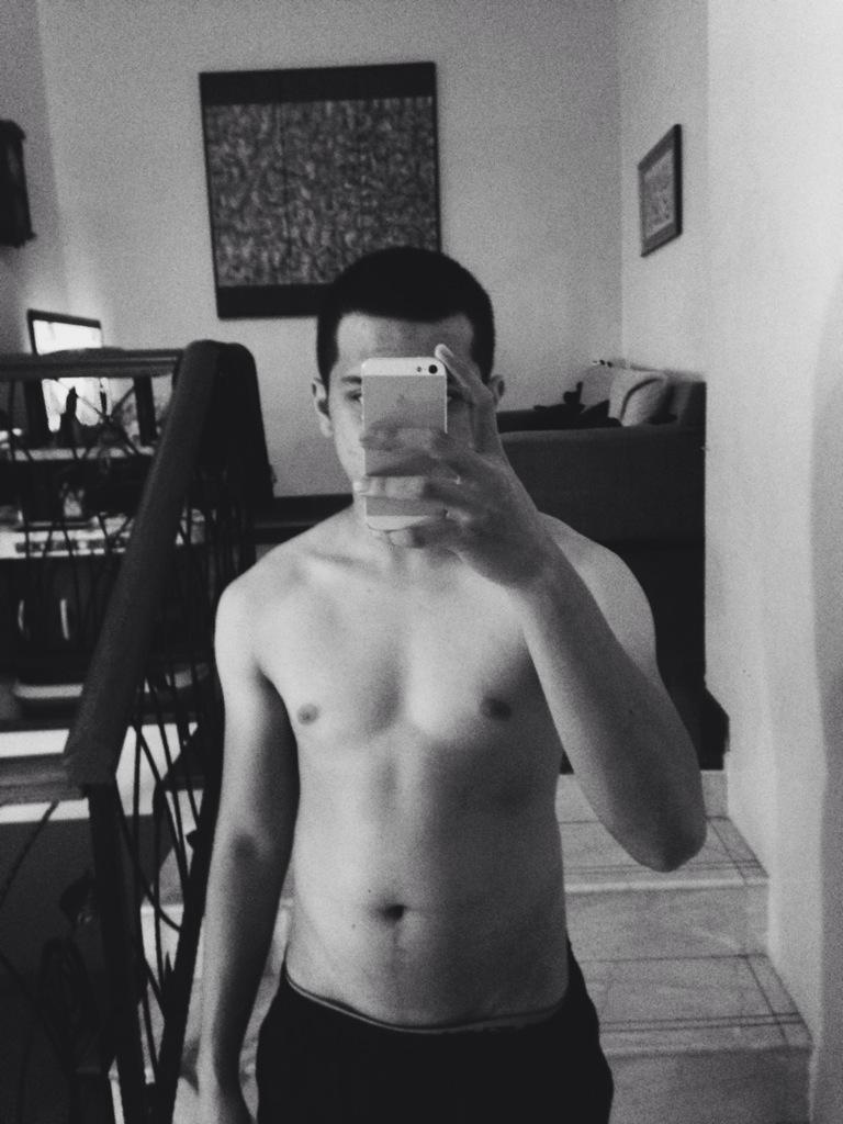 HakimParker's tweet image. If i work a lot harder. I think i can have that perfect body. #hateifyouwant 11 more weeks.