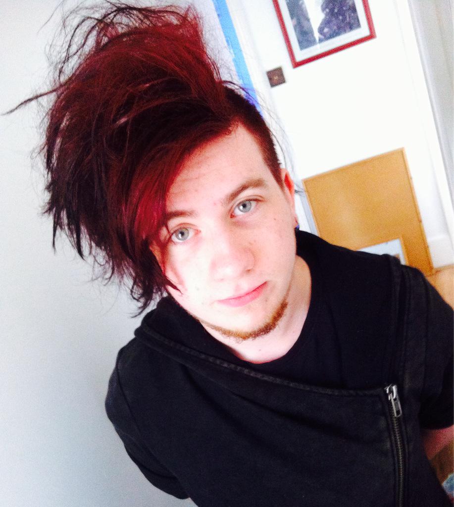 FivePointDanny's tweet photo. Big crazy hair. (Y) http://t.co/K59PnJn0kc