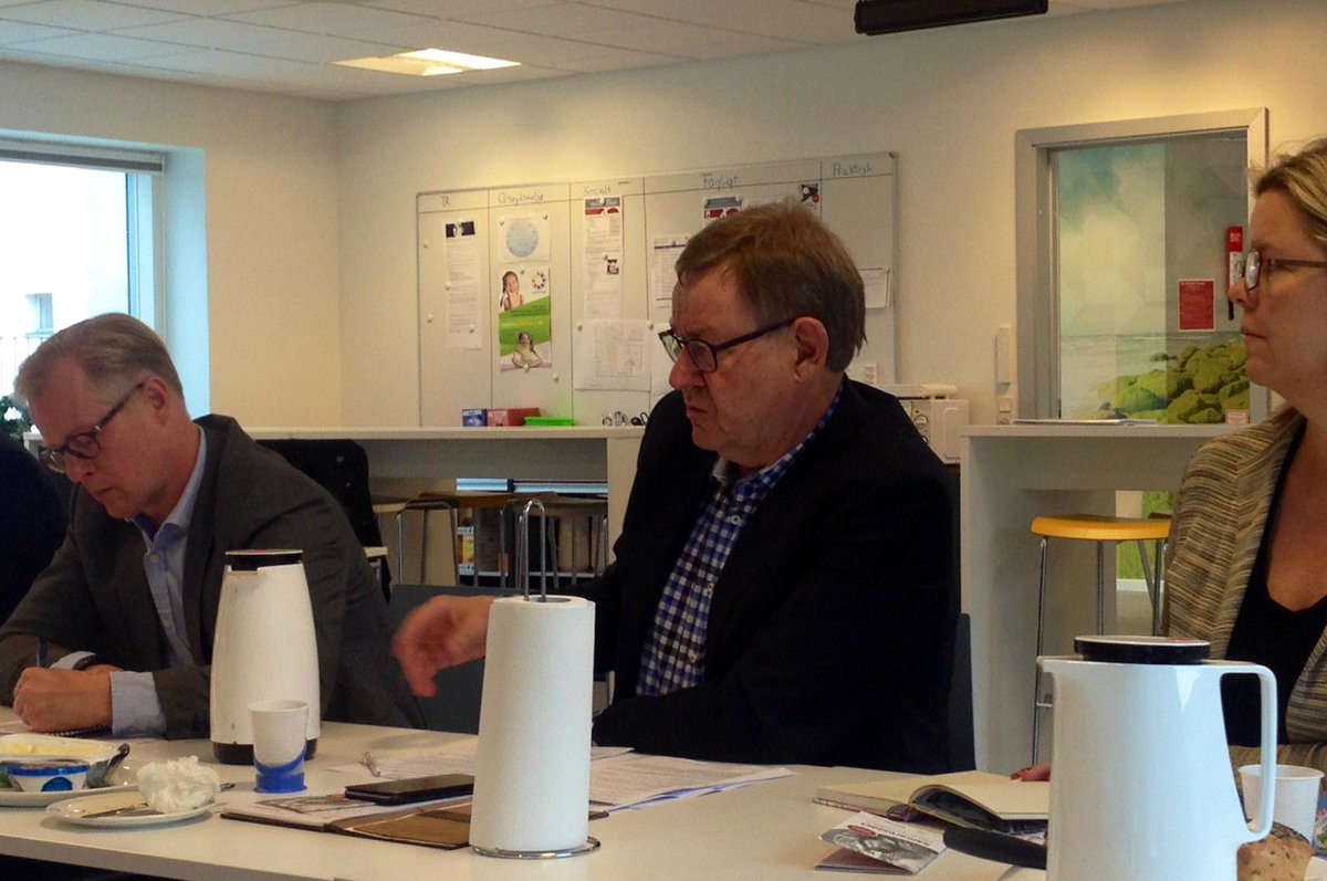 CarlHolst's tweet photo. Med @poulnyrup og @DSNetvaerk hos @PsykSyddanmark i #Esbjerg. Her har man succes med at nedbringe tvang. #dkpol http://t.co/IYKUh9L0X2