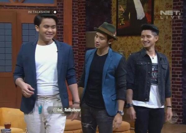 zdrunker's tweet photo. Anak"mak @MakVeraZanobia ganteng"bgt dah mkin lope" @tarrabudiman @bangbily @ChandKelvin #TBCatInitalkshowNET http://t.co/f3XinbDGaS