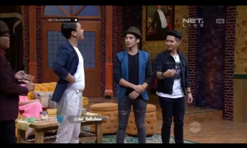 windanew's tweet photo. Kalo liat @bangbily jd inget @OlgaSyahputra82 gaya2 nya makin mirip hahaha #TBCatlniTalkshowNET ๐ http://t.co/CVmjSedOjZ