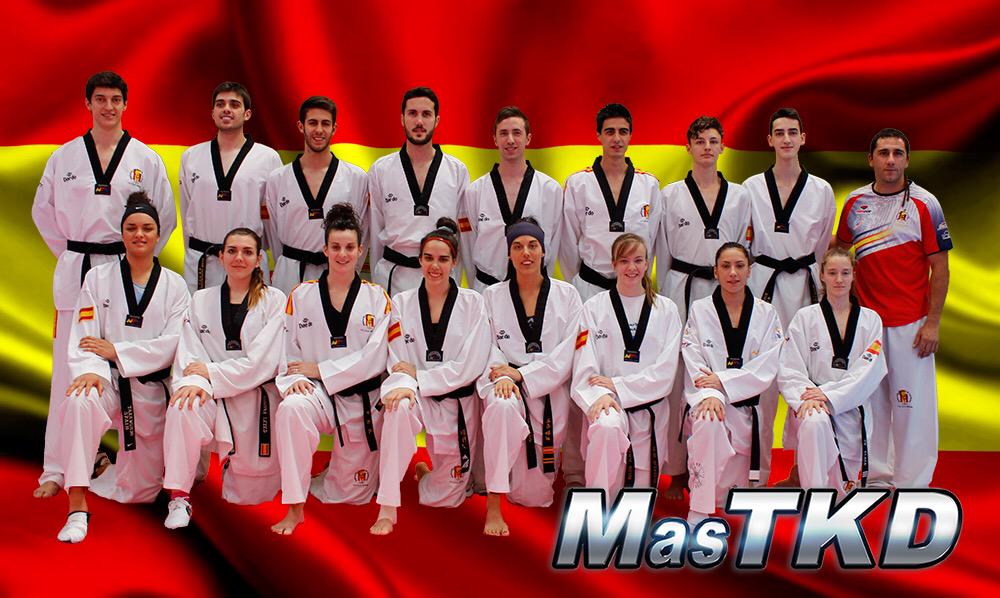 deportegob's tweet photo. El equipo español en el Mundial de Taekwondo de #Chelyabinks #Spainteam http://t.co/yPNGTA1XfR  vía  @TAEKWONDORFET http://t.co/Uh3vX6ihTP