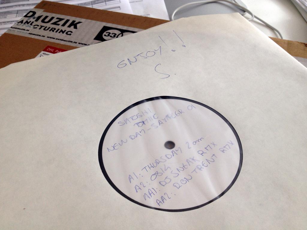 AndyCroson's tweet photo. The latest album sampler straight from one of my heroes himself, just landed on my desk. Thanks @satoshi__tomiie http://t.co/3MFGHCAdy2