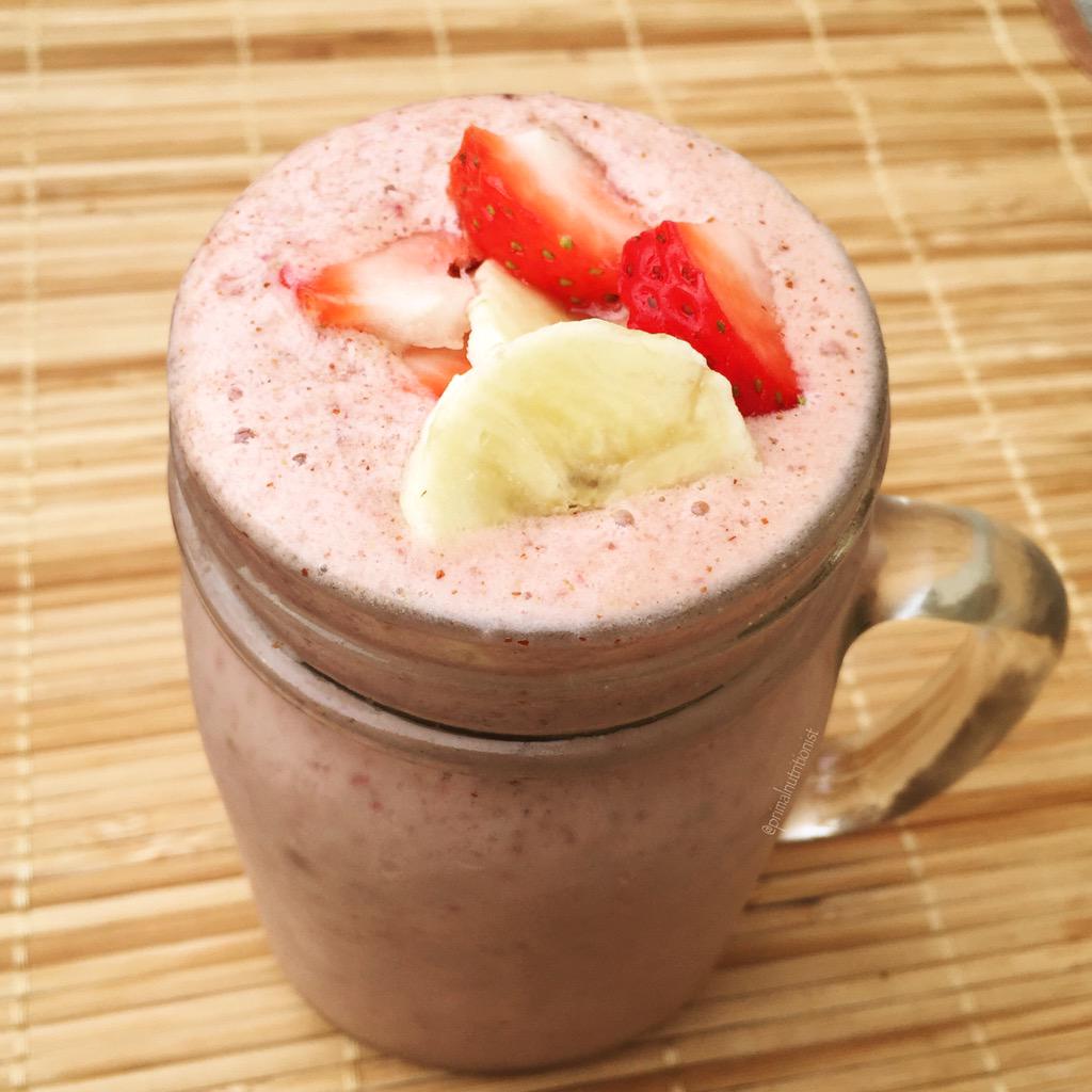 baylabryski's tweet photo. Awesome #strawberry breakfast smoothie from @BuzzFeedFood packed with fiber/healthy fats! #FNFruity @FoodNutriMag http://t.co/uSqk7U5k2E