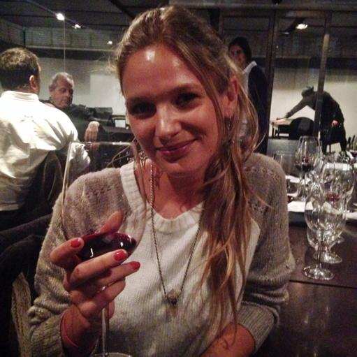 VinosMontes's tweet photo. Nuestra embajadora @etyamrodriguez disfrutando de un delicioso #UltraMalbec antes de cerrar  la noche en @ichibanstgo http://t.co/9JXEmEmEMo