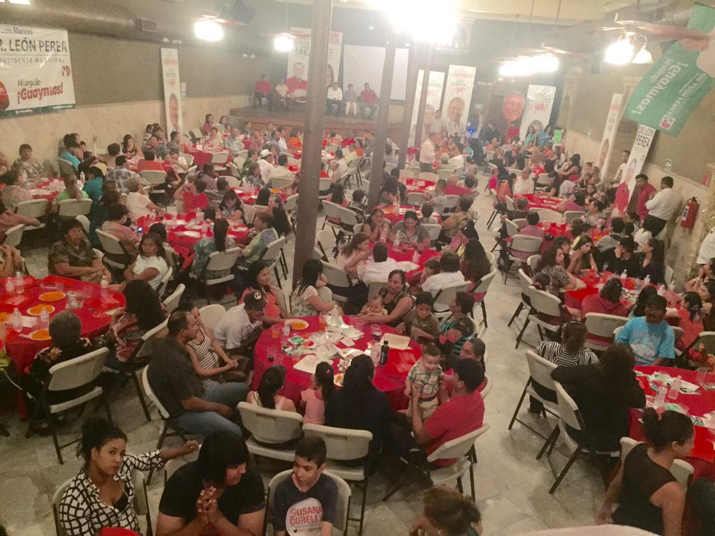 waltervaldezb's tweet photo. La fórmula priista de #Guaymas se reúne convendedores ambulantes y sus familias. http://t.co/yPfuooLuWN