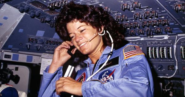 themarginalian's tweet photo. Happy birthday,Sally Ride! The 1st US woman in space on what it's really like to ride a rocket http://t.co/tI7Wek2Yjb http://t.co/6n5I78rJJu