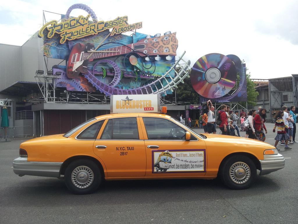 SMCC_Paris2015's tweet photo. Rock'n Roller Coaster - best ride ever, some students rode it more than 3 times! http://t.co/h3cyLQOrvl