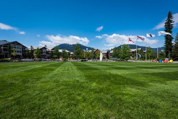 mediaTWhistler's tweet photo. Fresh and sunny images from #Whistler http://t.co/b0uU9MMex7. #SpringFeelsLikeSummer #OnlyInWhistler http://t.co/wg0kL54CQl