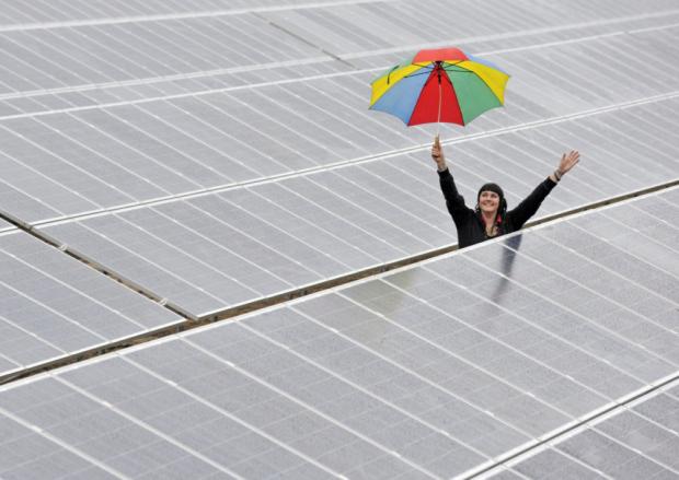 MikeHudema's tweet photo. #Edinburgh to launch #UK's largest urban community #renewables project http://t.co/41sdO4XpNb #climate #solar #abpoli http://t.co/m70LEguIKg