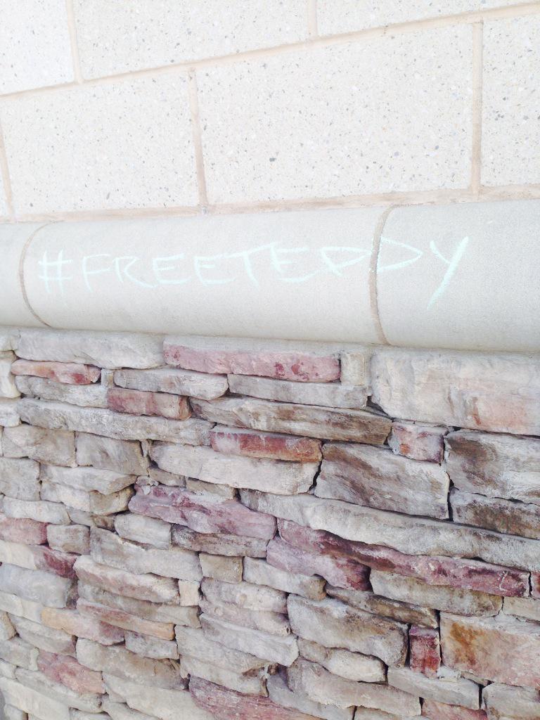 DaRealAdeNay's tweet photo. HittSquad childish ass shit 😹😹😹 http://t.co/6rnlDvXIij