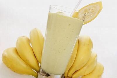 تناول كأس حليب طازج مع حبة موز قبل النوم يساعد على تهدئة الاعصاب ونوم هادئ دون إستيقاظ متكرر.
#صحة #عالم_الصحة