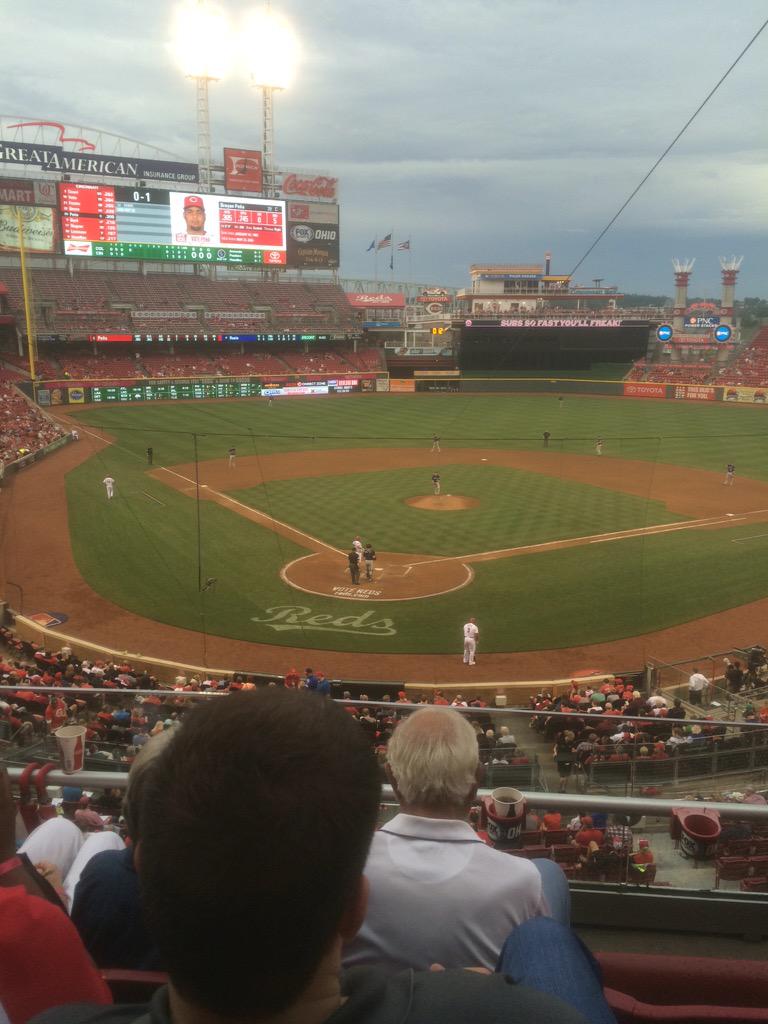 kelldrees's tweet photo. Nice night for some baseball!! #GoReds  @Maurer_Hour http://t.co/owDhoCALDv