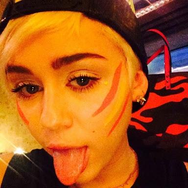 andreamh95's tweet photo. Me 🙈 and , Mi Idol 💜 @MileyCyrus  !! http://t.co/fEkEWzQGjz