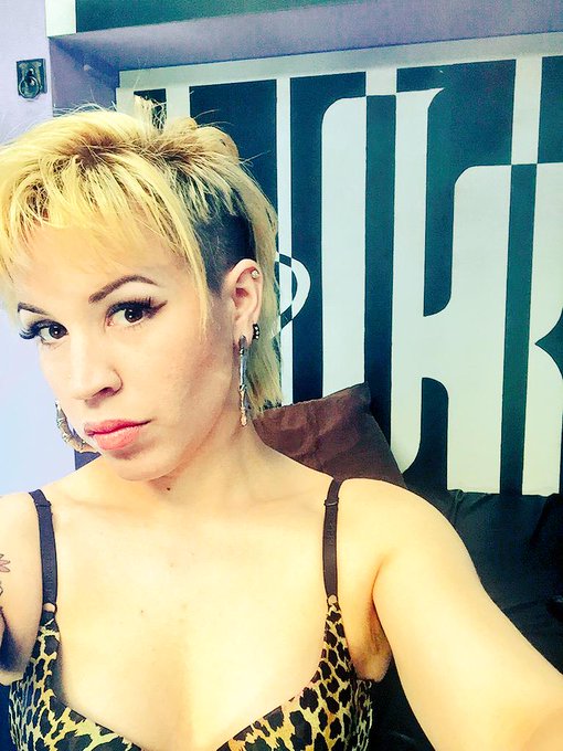 $5 for 45min! NOW @KinkLive http://t.co/wakl0vItNd<a class="tags" target="_blank" title="On Twitter" href="/?out=eyJ0eXAiOiJKV1QiLCJhbGciOiJIUzUxMiJ9.eyJpYXQiOjE3MjUwMDA5NDYsImlzcyI6InR3cG9ybnN0YXJzLmNvbSIsIm5iZiI6MTcyNTAwMDk0NiwiZXhwIjoxNzU2NTM2OTQ2LCJyZWRpcmVjdF91cmwiOiJodHRwczovL3R3aXR0ZXIuY29tL0tpbmtMaXZlIn0.5G3qQ4P1BjugrpjPwsJaIeKx1tSbV-sBaFWIhxv2ZY2Cq_7VrZgwClVqj_hemyksZb_zbi2j1kvojicCSgxeAQ">@KinkLive</a>