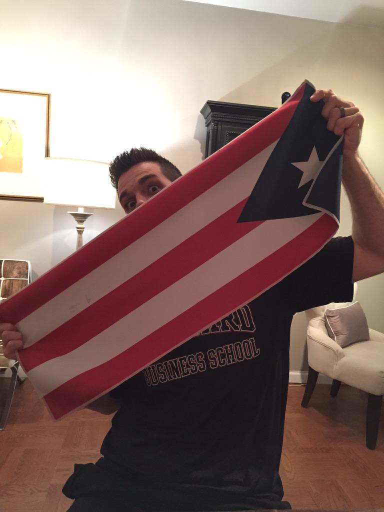 chris_valletta's tweet photo. Look @liligil! @MissionAthlete recognizing the 724K #puertoricans in NYC w #enduracool @Modells #culturalintelligence http://t.co/yh6ydm7nGH