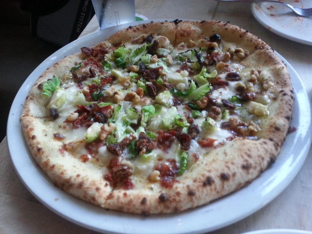 harrydieu's tweet photo. @FamosoPizzeria Cavoletti, yum! http://t.co/PM4OpgNgXn