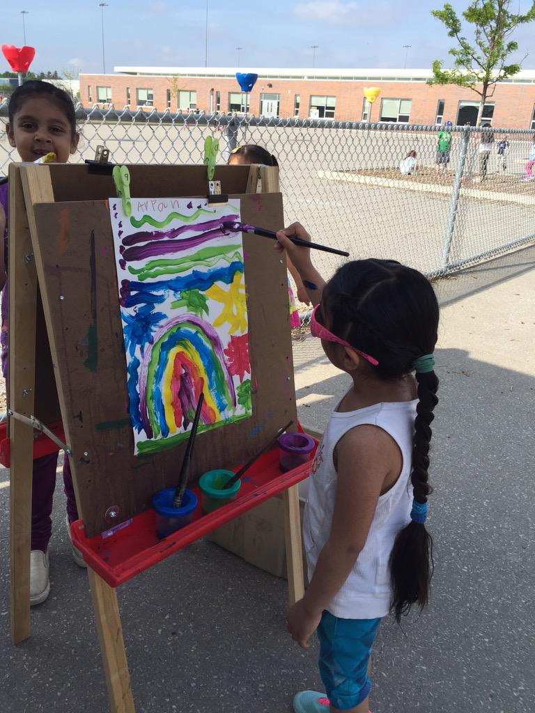 JennaSchertzer's tweet photo. @TVAelementary Outdoor exploration with painting by our EY students. #tvaelem http://t.co/UMqrEGrdki