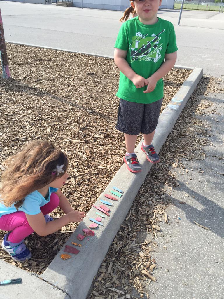 JennaSchertzer's tweet photo. @TVAelementary Outdoor exploration with painting by our EY students. #tvaelem http://t.co/UMqrEGrdki
